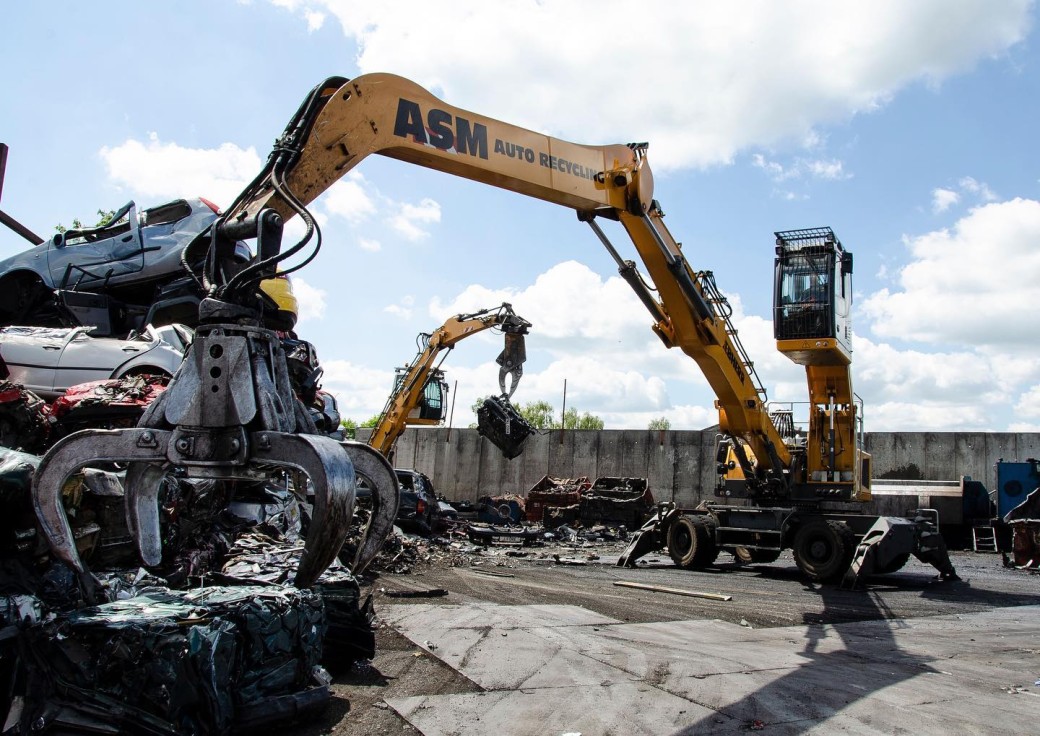 ASM metal recycling plant with two grab cranes