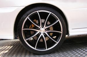 Car wheel with alloy rims